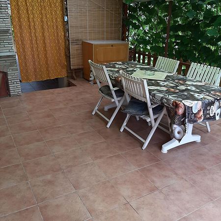 Agancs Vendeghaz Hotel Balatonszárszó Екстериор снимка