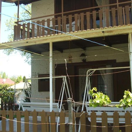 Agancs Vendeghaz Hotel Balatonszárszó Екстериор снимка