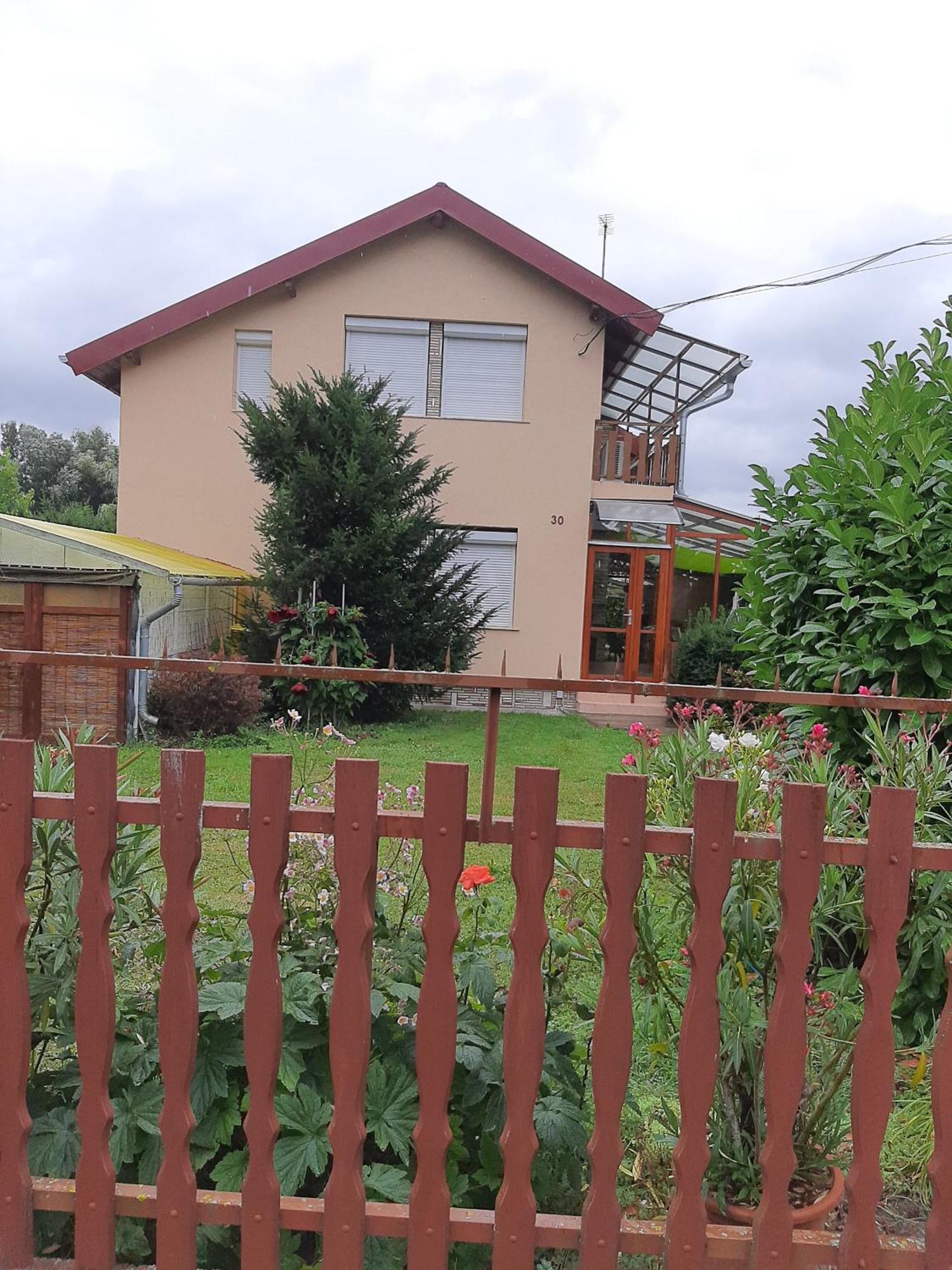 Agancs Vendeghaz Hotel Balatonszárszó Екстериор снимка