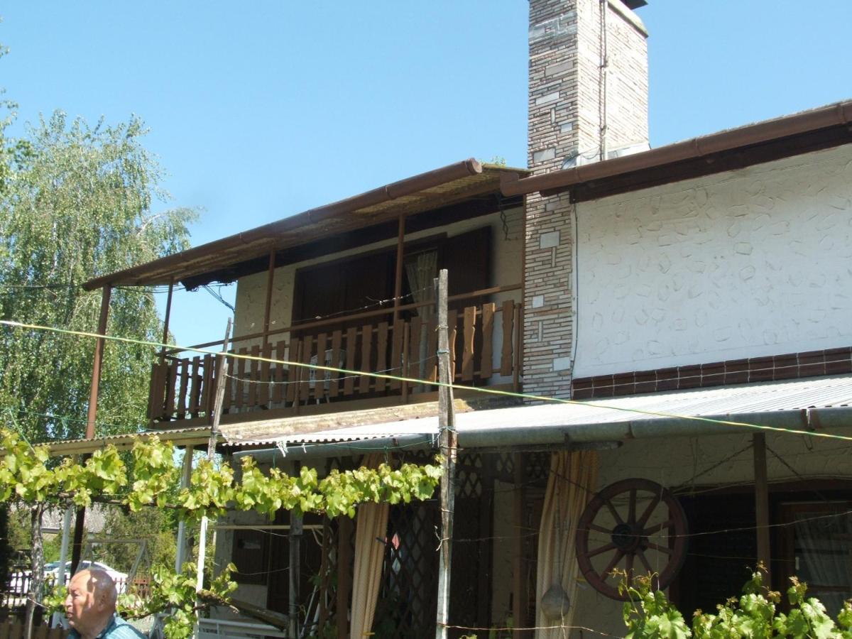 Agancs Vendeghaz Hotel Balatonszárszó Екстериор снимка