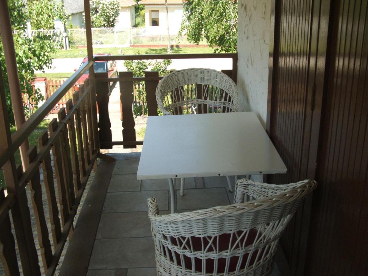 Agancs Vendeghaz Hotel Balatonszárszó Екстериор снимка